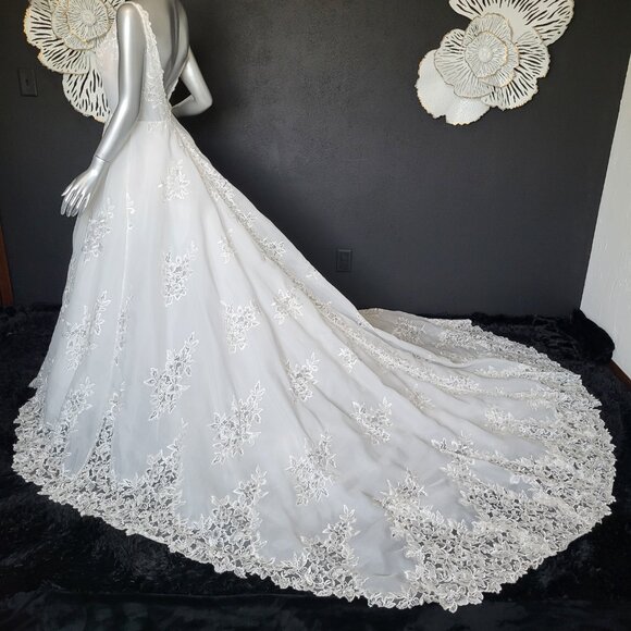 NWT~$2899~CALLA BLANCHE~8/10~IVORY LACE EMBROIDERED BALL GOWN WEDDING DRESS - Picture 7 of 16